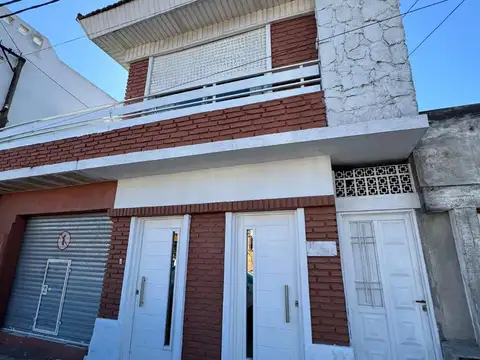 Casa en  venta centrica con departamento en planta alta y local comercial