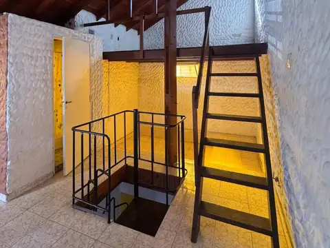 Casa en  venta centrica con departamento en planta alta y local comercial