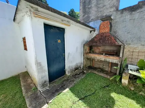 CASA VENTA 2 DORM CON PILETA Y TERRENO 620M2 FUNES