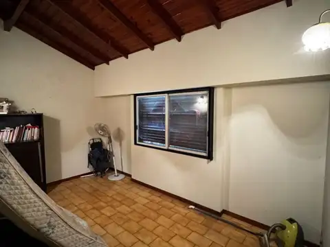 Casa 6 ambientes con 2 baños