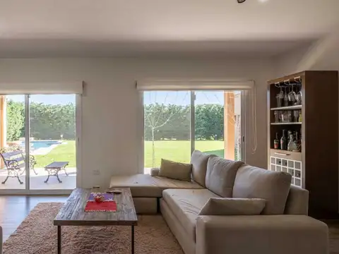 Casa en Venta en Loma Verde, USD 324.900