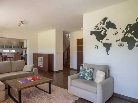 Casa en Venta con 2 cocheras