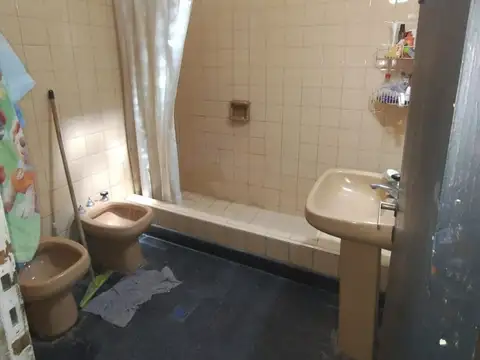 CASA 4 AMBIENTES EN MORON A REFACCIONAR