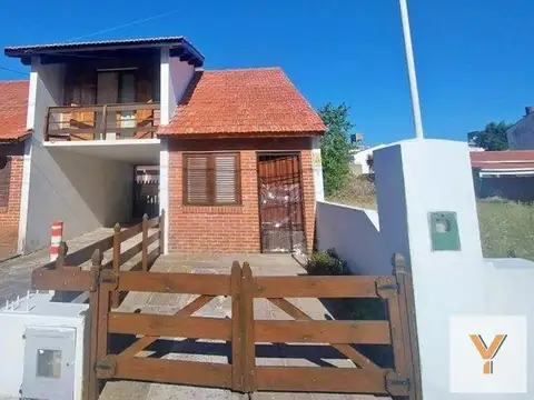 Casa en Venta - 2 Dormitorios 1 Baño - 70mts - Mar Del Tuyu