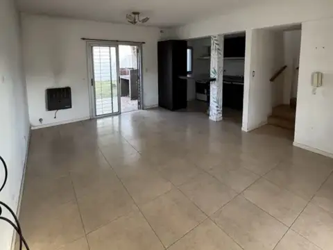 Casa 3 ambientes con 1 baño