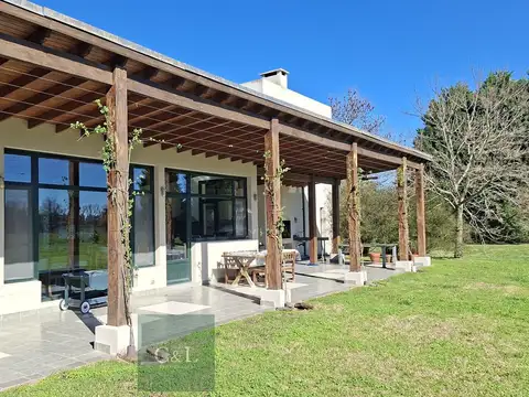 Casa 10 ambientes con 6 baños