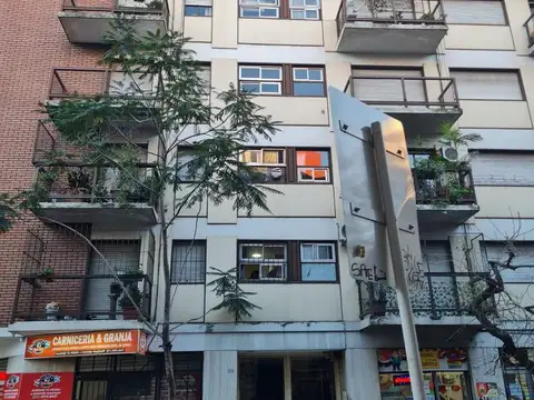 Hipólito Yrigoyen  al 2100