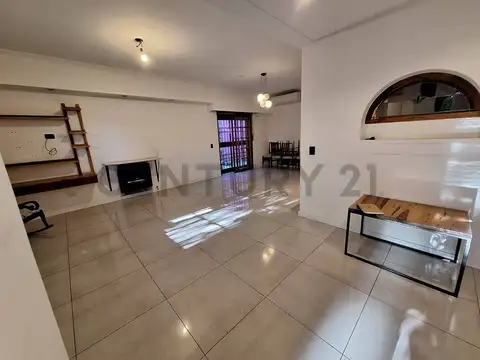 Casa 3 Ambientes con garage, jardin y Quincho. Apto Crédito 
