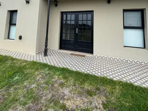 Casa 6 ambientes con 4 baños