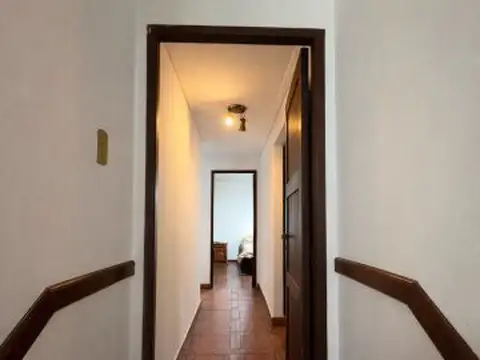 Casa 7 ambientes con 2 baños