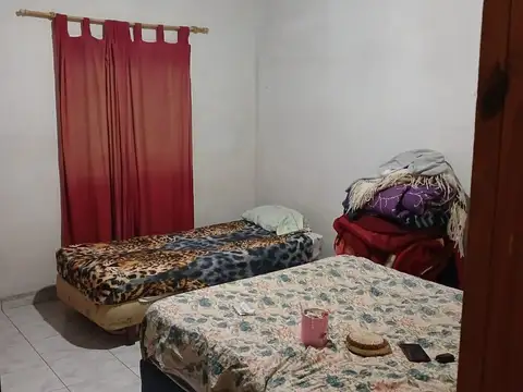 Casa 8 ambientes con 4 baños