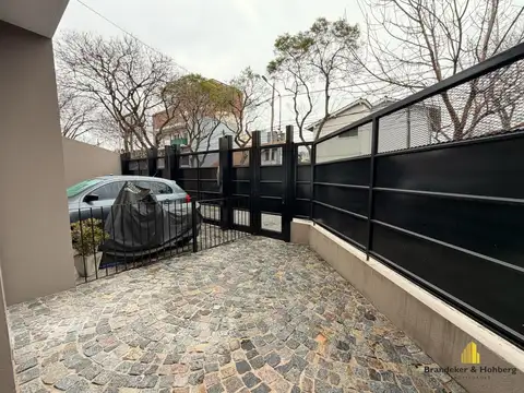 Casa en Alquiler con 1 cochera