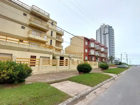 Paseo 107 entre Avenida 1 y 2