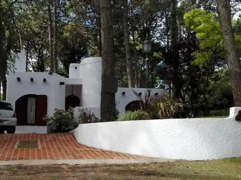 Venta - Encantadora Casa de 3 Ambientes en Costa del Este ¡Ubicación Privilegiada!