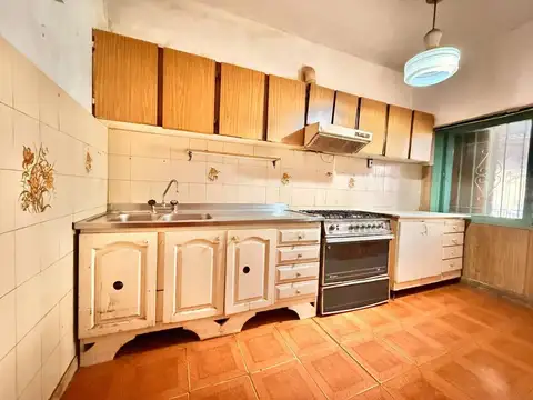Casa 4 ambientes con 2 baños