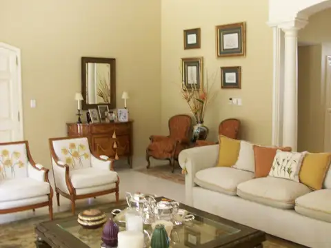 Casa 5 ambientes con 4 baños