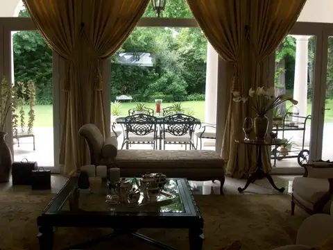 Casa en Venta con 5 cocheras