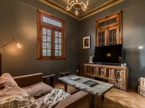 Casa 9 ambientes con 4 baños