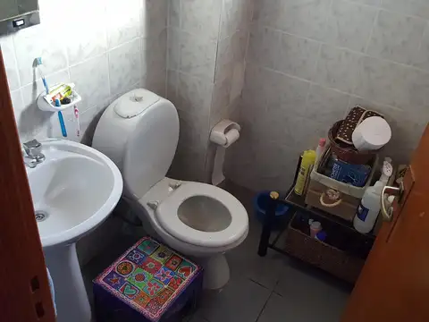Casa 4 ambientes con 2 baños