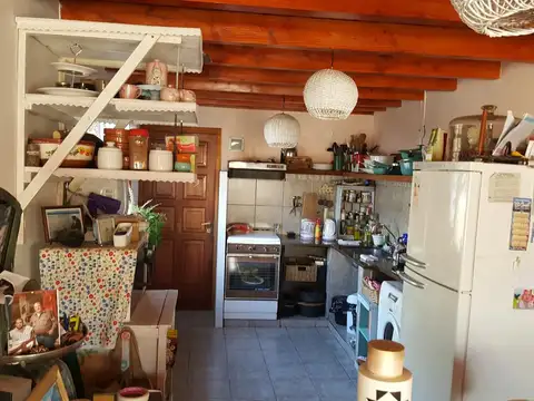 Casa de dos plantas en venta en barrio Las Victorias