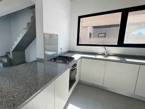 CASA DE TRES DORMITORIOS A ESTERNAR CONDOMINIOS DON MATEO