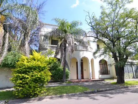 Preciosa casa Colonial en Ituzaingo Norte