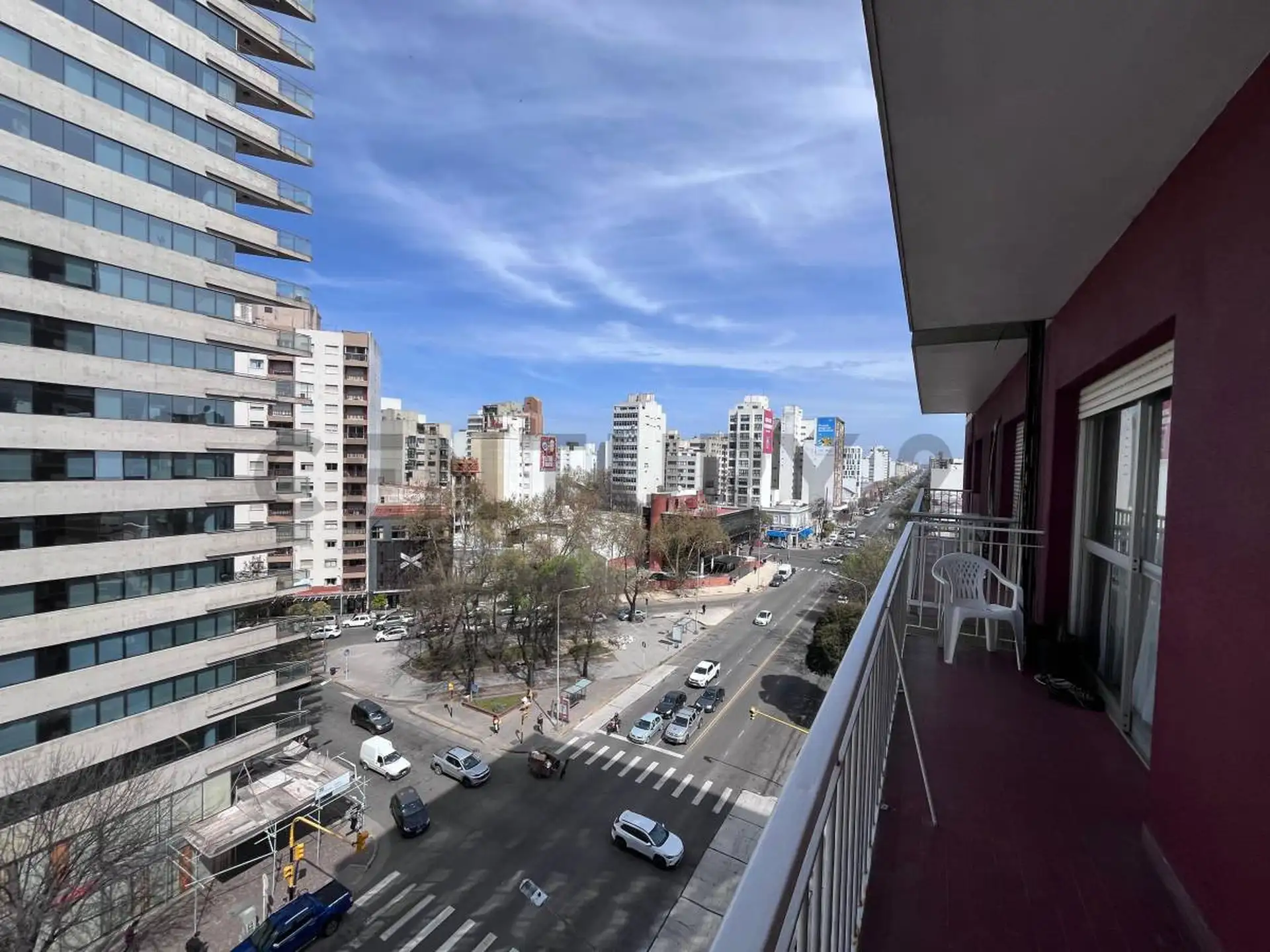 En venta 3 ambientes con dependencia, balcon y cochera.