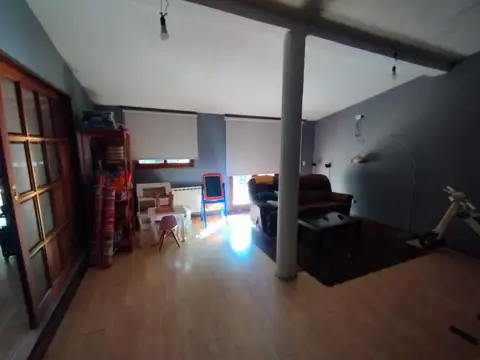 Casa 8 ambientes con 4 baños