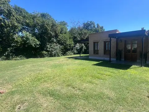 Casa 6 ambientes con 2 baños