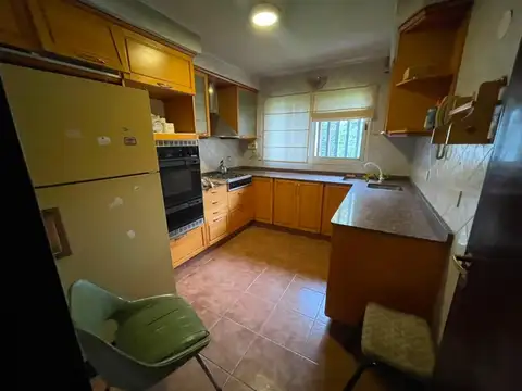 Casa en Alquiler con 2 cocheras