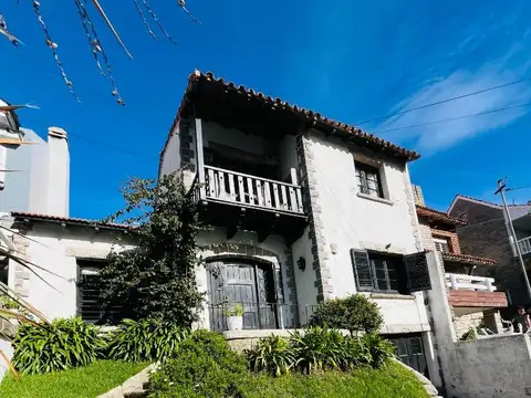 CASA DE GRAN CLASE Y ESTILO - LOMA STELLA MARIS/VARESE