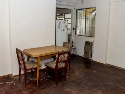 Carlos Calvo 3500 Boedo 2amb U$65.000 