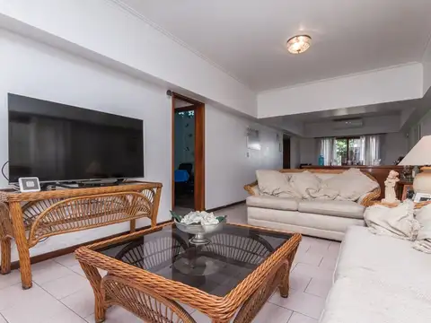 CASA EN VENTA LLAVALLOL 3 AMBIENTES  CON COCHERA