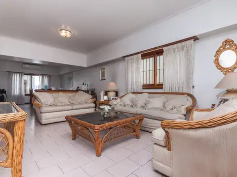 General Necochea 700