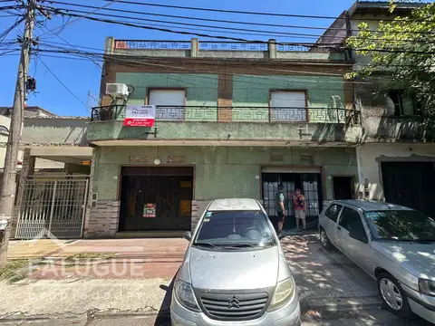 Lote con mejoras ideal galpón, depósito o desarrollo – 3 viviendas + local – A 150 m de Ruta 8