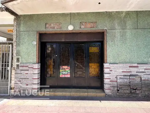 Lote con mejoras ideal galpón, depósito o desarrollo – 3 viviendas + local – A 150 m de Ruta 8