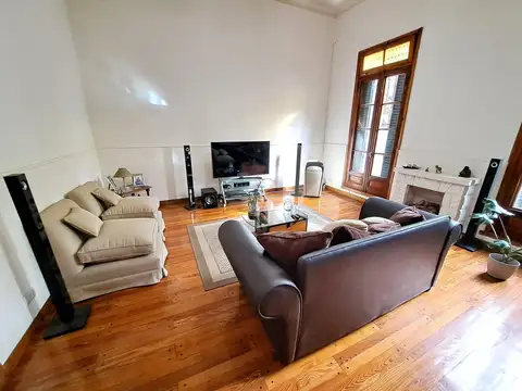 Casa 6 ambientes con 2 baños