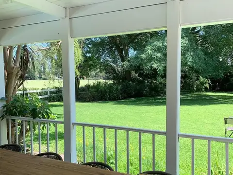 Casa 8 ambientes con 4 baños