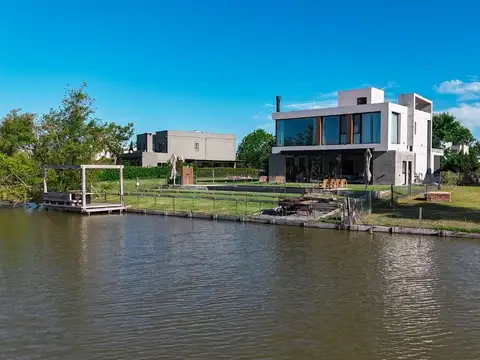 Casa 5 ambientes con 4 baños