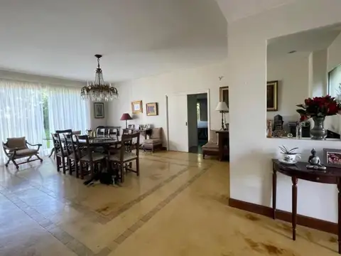 Casa en Venta con 3 cocheras