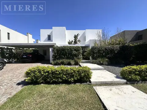 Impecable Casa a la laguna en alquiler anual  en Barbarita, Bancalari