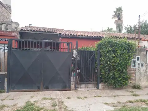 Casa en venta - 3 Dormitorios 1 Baño - Cochera - 185Mts2 - Villa La Rana, General San Martín