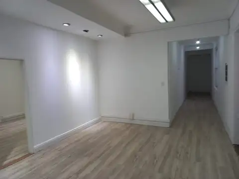 Departamento en alquiler familiar o comercial en San Nicolás, a metros Subte B. 4 ambientes.