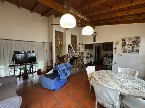 Casa en Venta con 2 cocheras