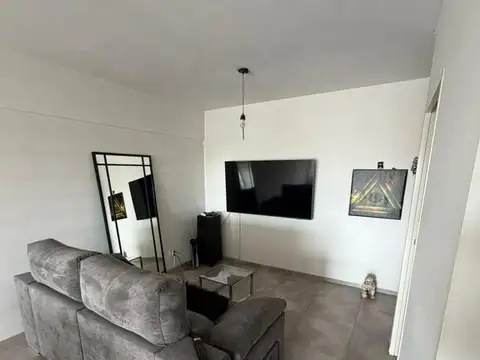 MONOAMBIENTE MUY LUMINOSO CON BALCÓN EN PISO ALTO   VILLA LURO.