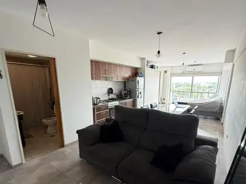 MONOAMBIENTE MUY LUMINOSO CON BALCÓN EN PISO ALTO   VILLA LURO.