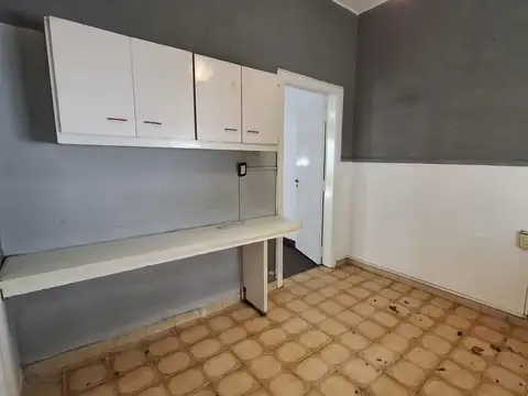 Casa de 2 amb. con garaje y patio en alquiler | Berazategui