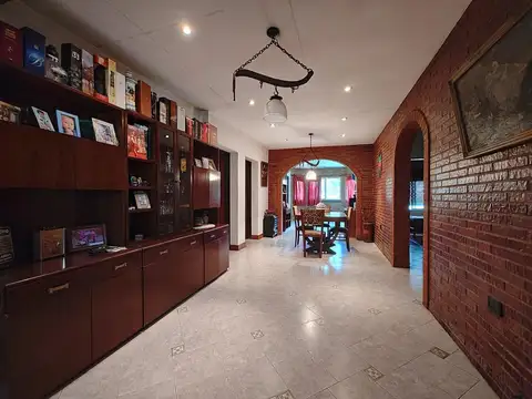 Casa en Venta con 3 cocheras