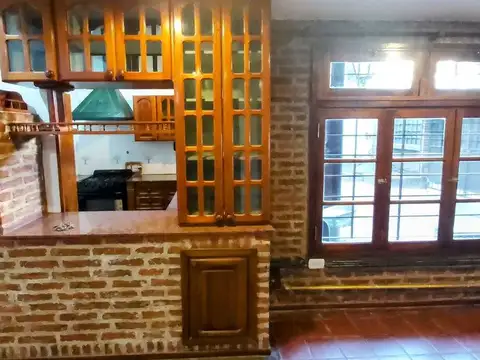 Casa 5 ambientes con 3 baños