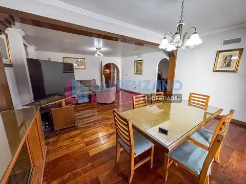 Casa 5 ambientes con 4 baños